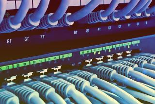 新型电视竟用不带电的原子传数据,速率100mb/s可直播打游戏,比电子抗