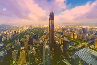 大写的尴尬!三星掌门人李在镕在外被扔鸡蛋一脸惊恐险被砸中